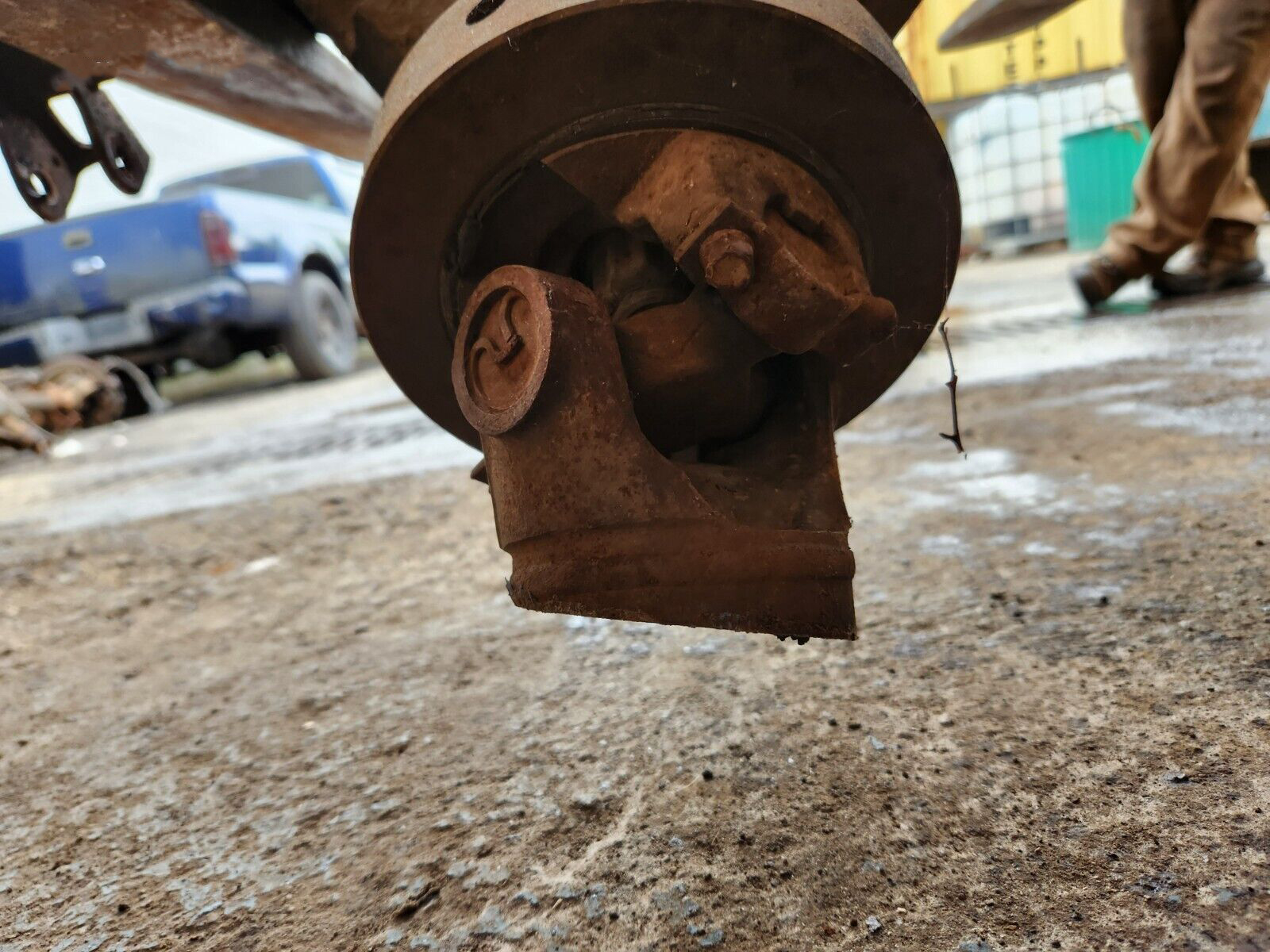 Second image of 2001-2007 GMC Sierra 3500 Rear Differential Axle Narrow Frame 3.73 GT4 G80 Posi