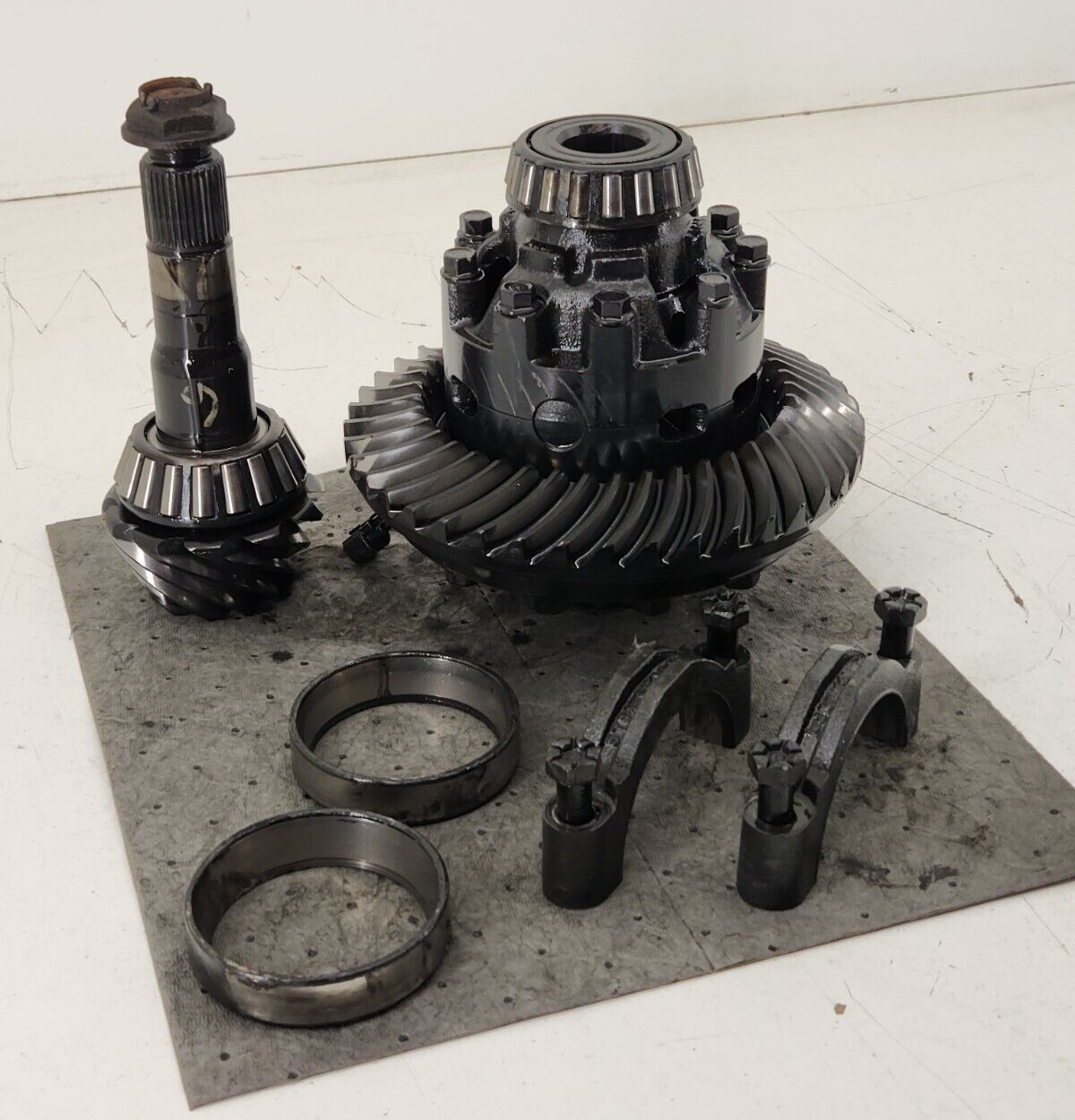 2011-2016 Ford F250 Sterling Rear Axle 3.73 Ratio E-Lock Ring and Pinion Gear