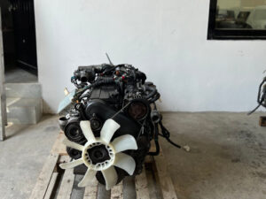 Toyota Land Cruiser 100 Series 1HD-FTE 4.2L Diesel Engine w/ Automatic Transmission